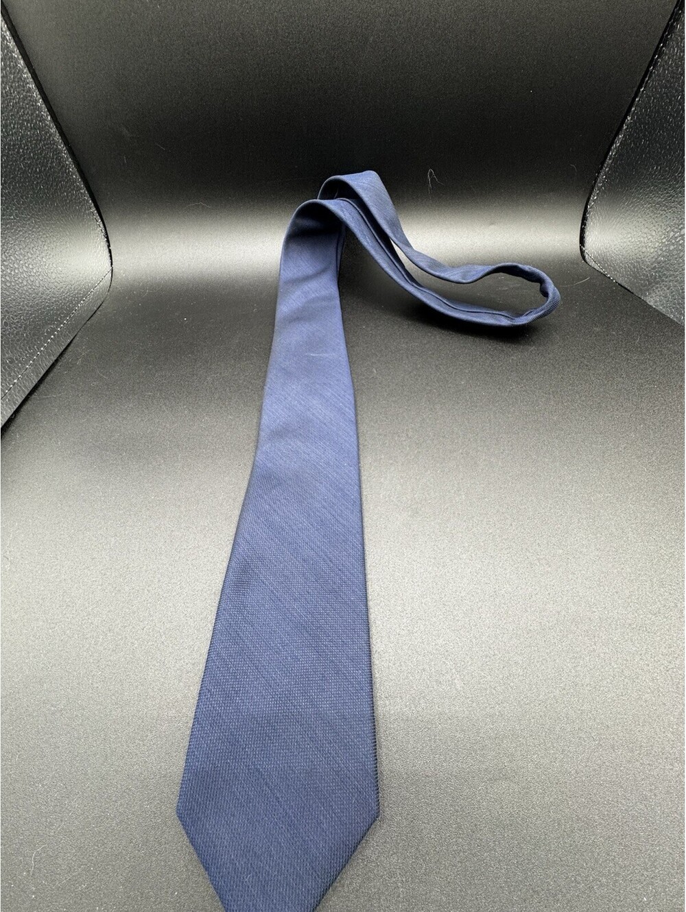 Michael Kors Men’s Navy Blue Solid Slim Tie Silk Blend Necktie 56.5”